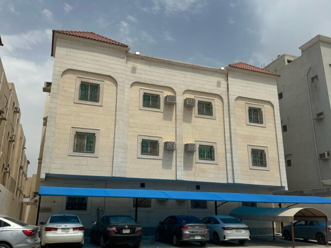 عمارة بالدمام بحي النور