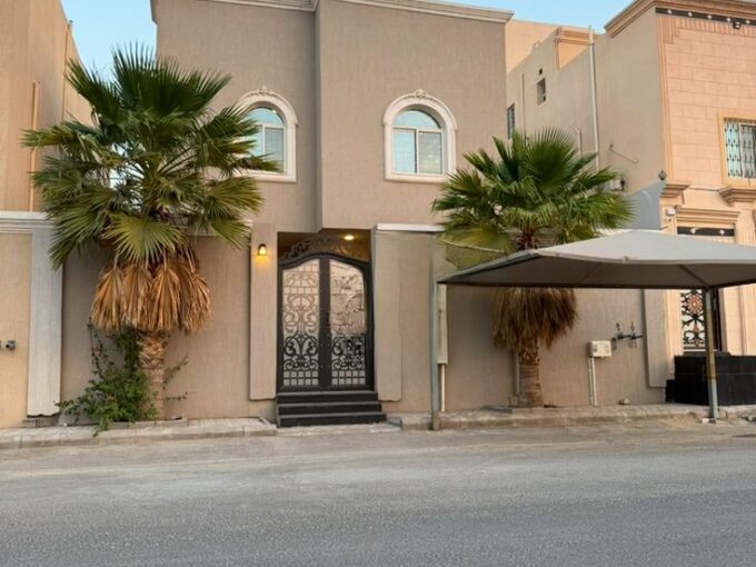 فلل دوبلكس للبيع في الحي العاشر